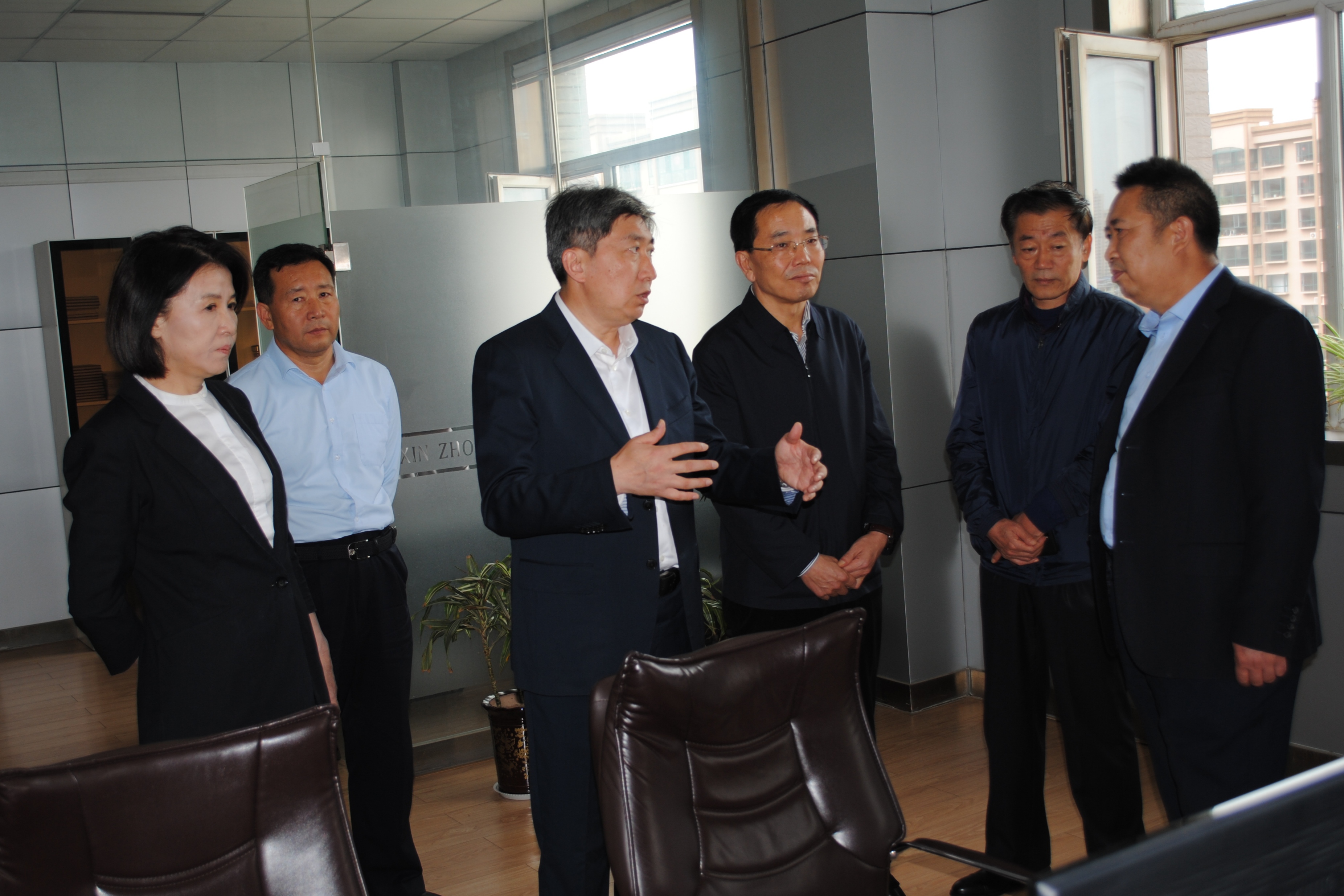 忻州市委副書記、市長朱曉東檢查國慶、中秋長假供水安全生產(chǎn)工作.jpg