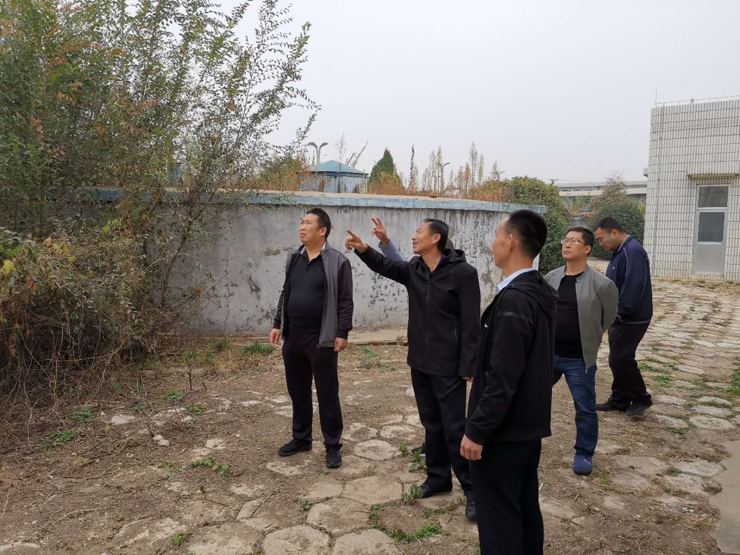 公司總經(jīng)理王建人在供水、污水生產(chǎn)一線開展風(fēng)險(xiǎn)隱患排查 (1).jpg